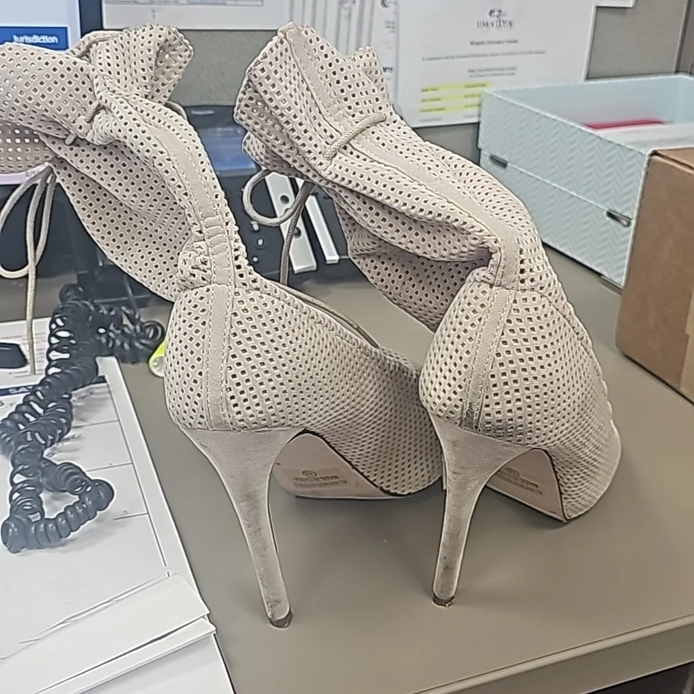 Perforated booties - Picture 2 of 5